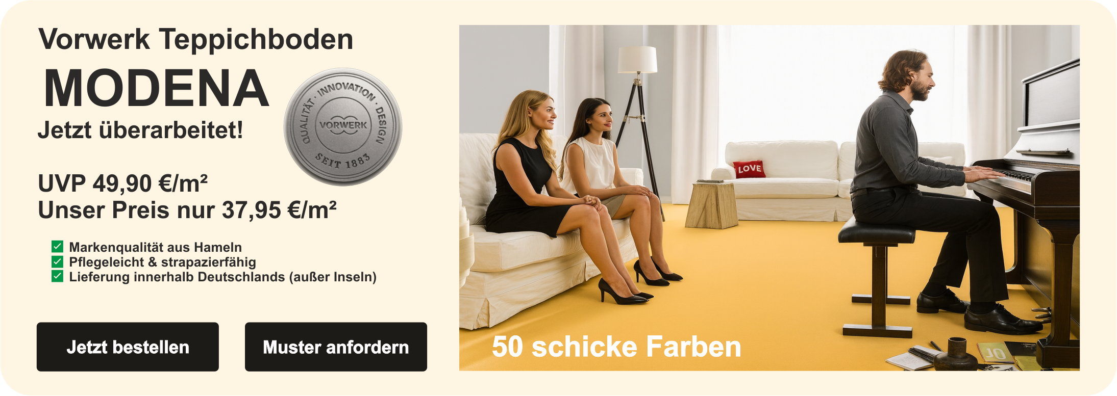 „Werbeanzeige für Vorwerk Teppichboden Modena mit modernem Wohnzimmer auf gelbem Teppich, zwei stilvoll gekleideten Frauen auf weißem Sofa und einem Musiker am Klavier – inklusive Preisangabe, Qualitätsmerkmalen und Bestellhinweis.“